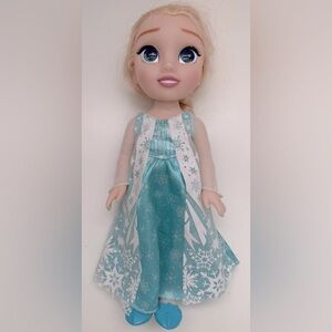 Disneys Singing Frozen Princess Elsa Doll
